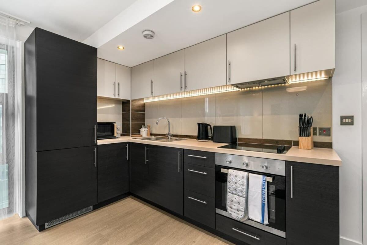Modern 1 Bedroom Apartment In Woking Town Centre Exteriör bild