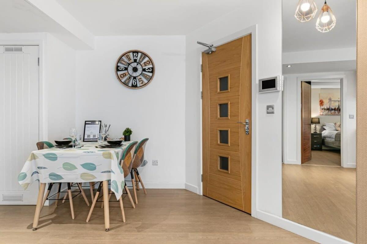 Modern 1 Bedroom Apartment In Woking Town Centre Exteriör bild
